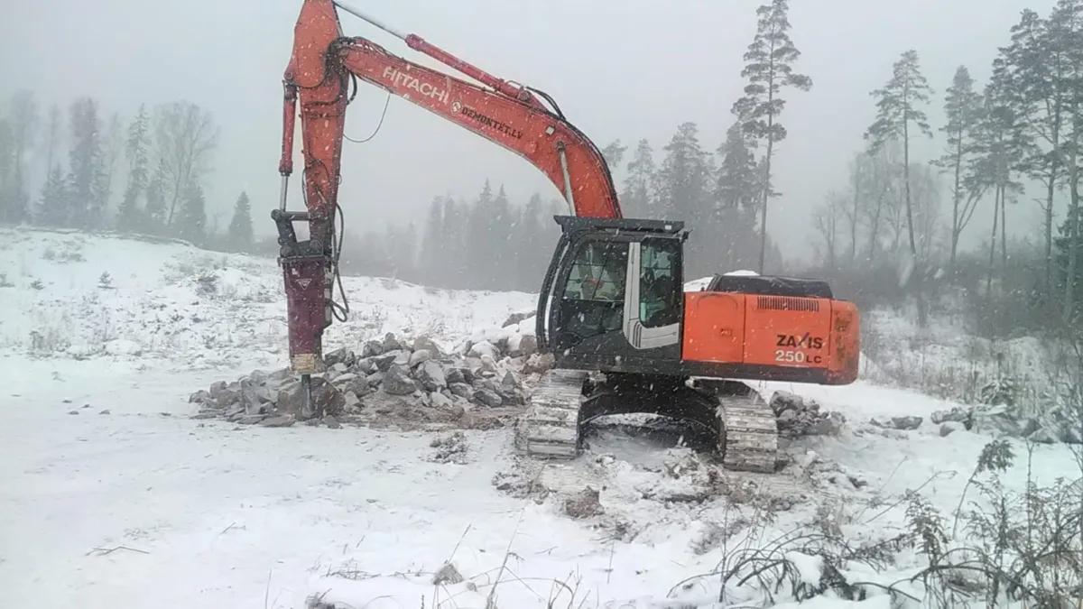 Akmeņu drupināšana karjerā