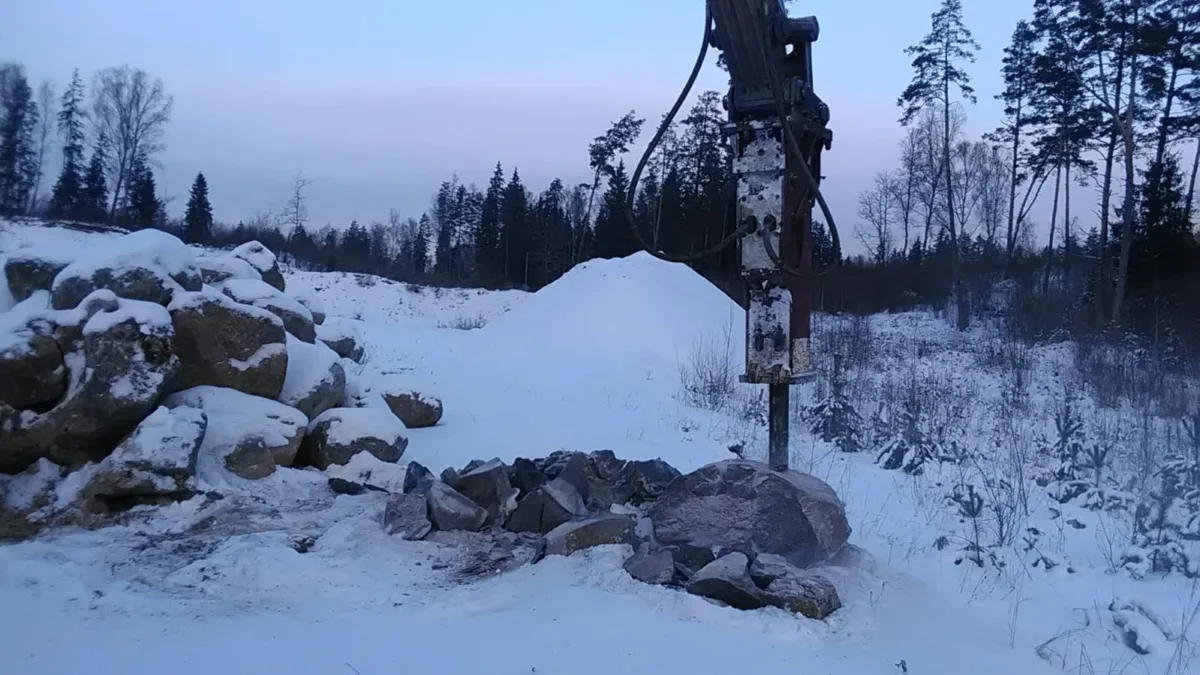 Akmeņu drupināšana karjerā