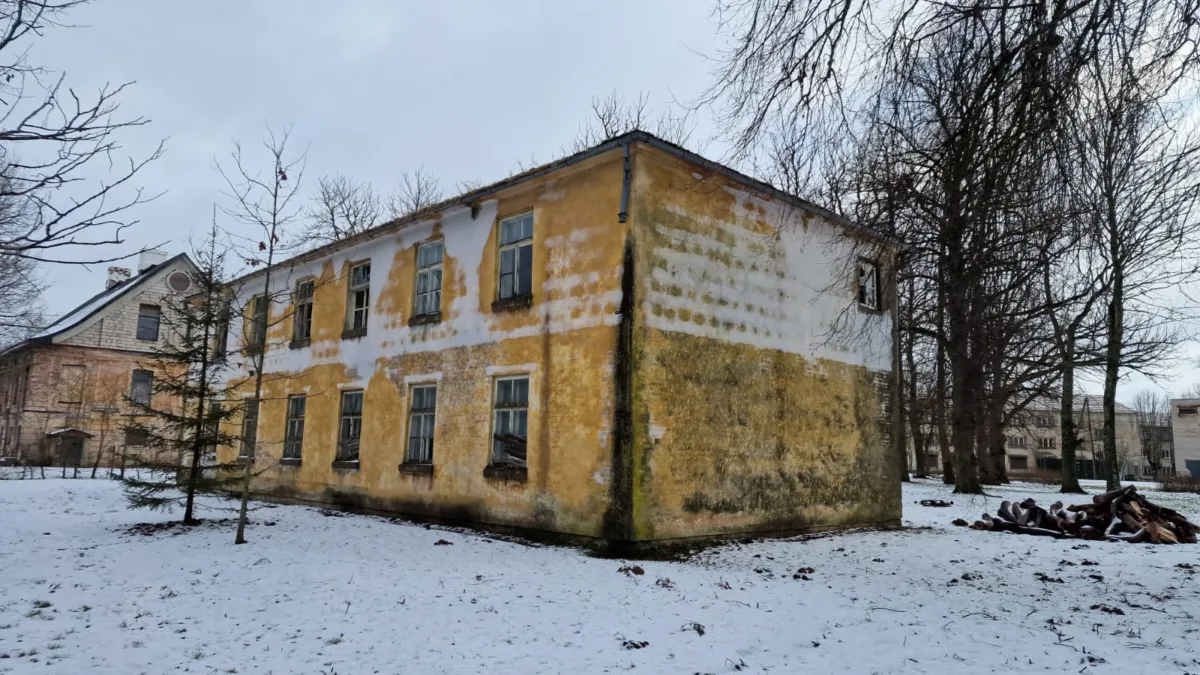 Mazvērtīgu ēku un būvju nojaukšana Dobelē