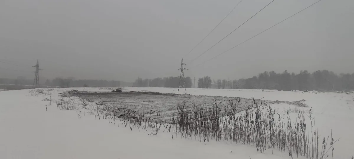 Demontāžas un zemes labiekārtošanas darbi Jaunciema gatvē saules elektrostacijas izbūvei