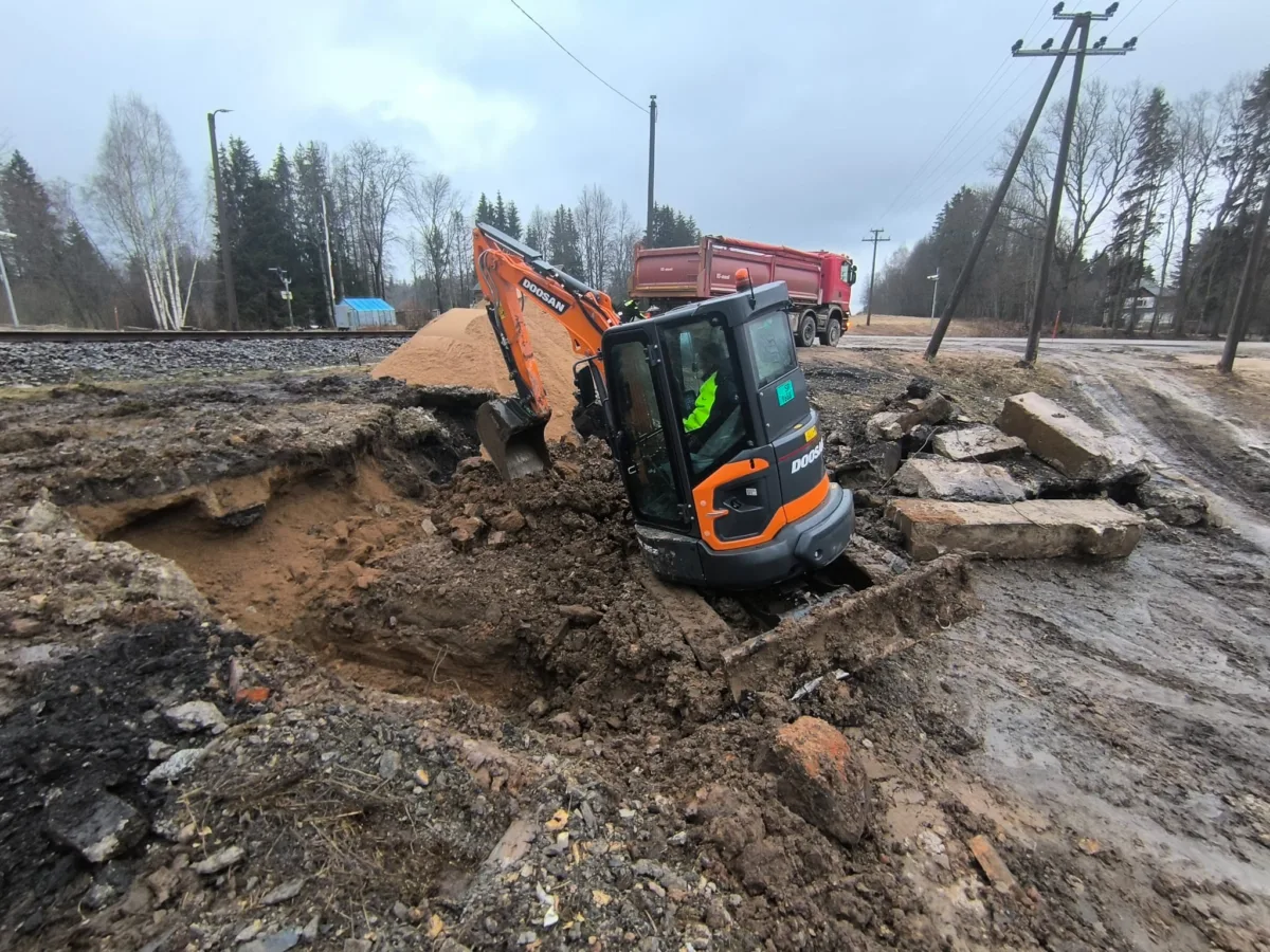 Pārbrauktuves posteņa nojaukšana «Stacija Āraiši»