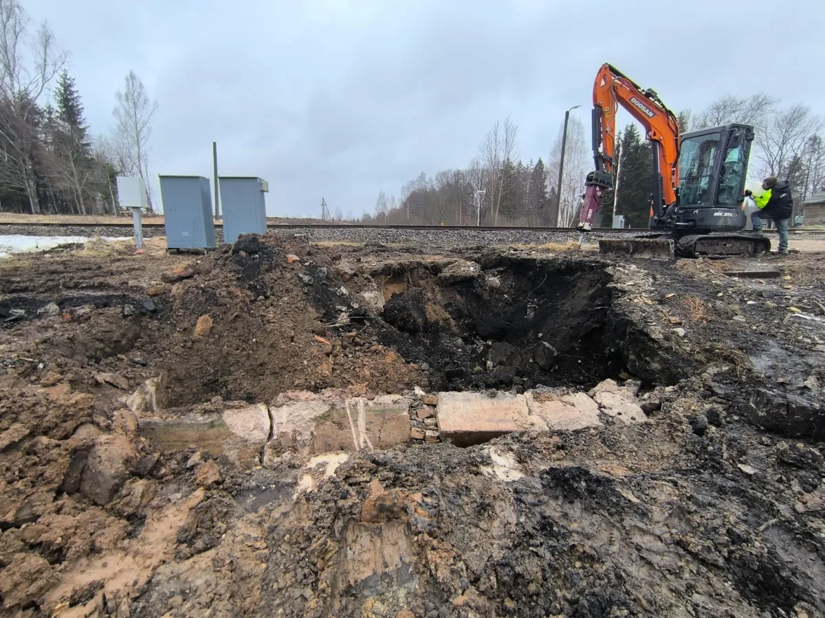 Pārbrauktuves posteņa nojaukšana «Stacija Āraiši»