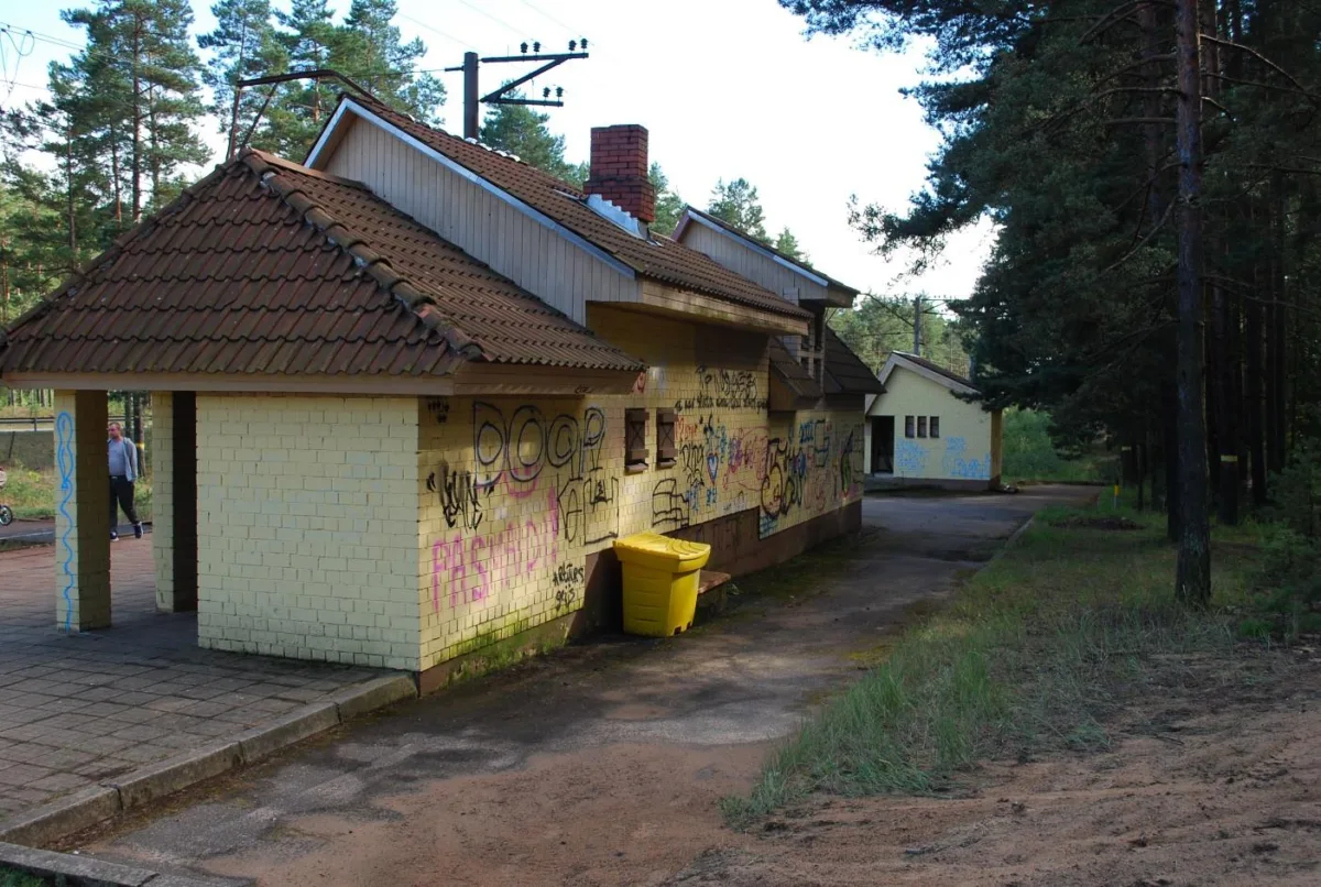 Pasažieru paviljona ēkas nojaukšana stacijā «Ķīšupe»