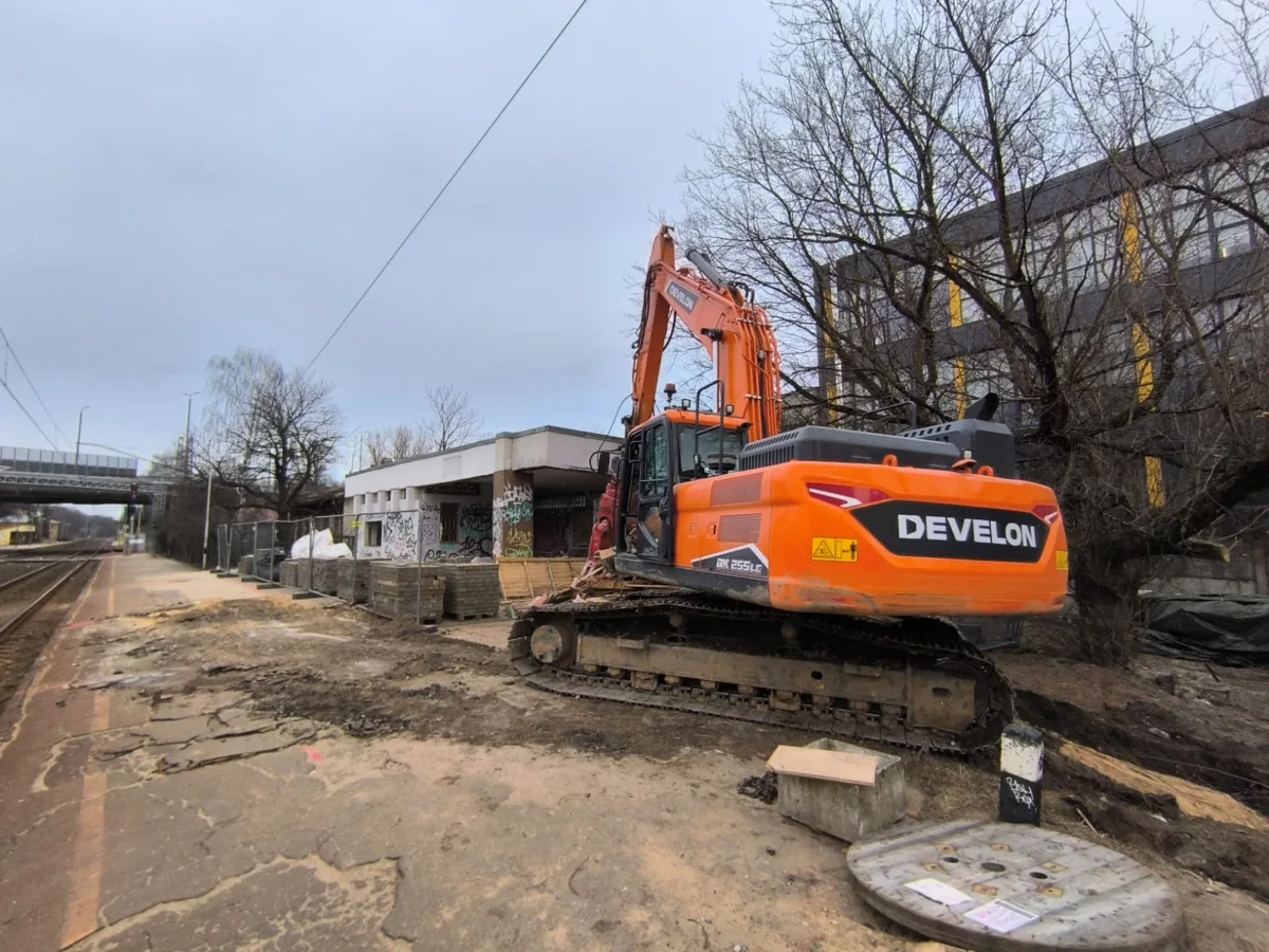 Stacijas “Brasa” pasažieru paviljona nojaukšana Laktas ielā 5, Rīgā