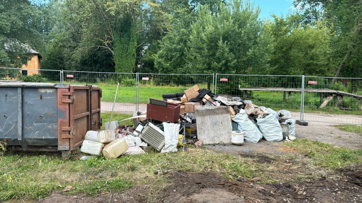 Ēkas nojaukšana un teritorijas sakārtošana Katrīnas dambī b/n Rīgā